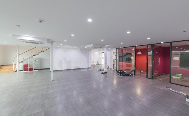 绿地创客-M创工坊 445m²办公室 4.5元/m²/天 中等装修