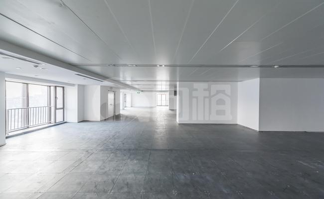 长风嘉庭国际 1083m²办公室 4.8元/m²/天 中等装修