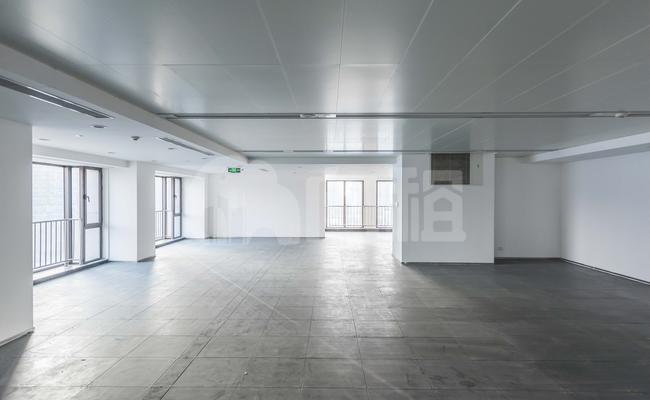 长风嘉庭国际 383m²办公室 4.8元/m²/天 中等装修