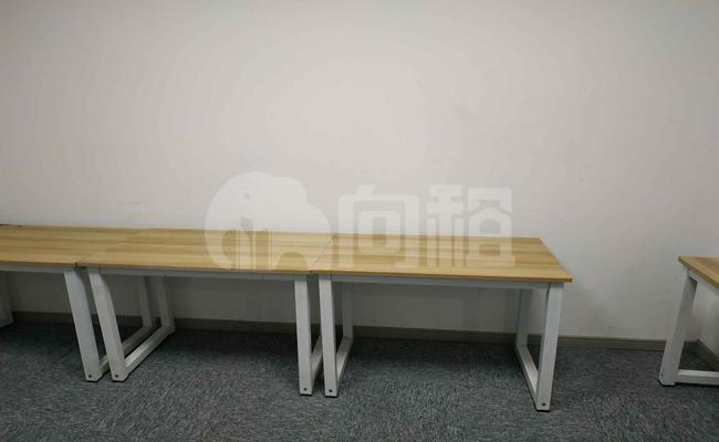 E构产业园区 23m²办公室 3.4元/m²/天 精品装修