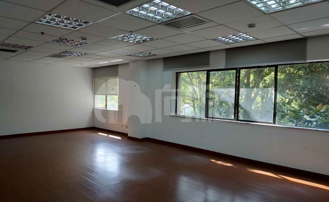 东方明珠涉外商务楼 69m²办公室 3.3元/m²/天 精品装修