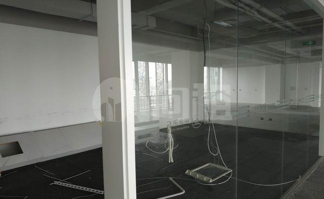 华鑫中心写字楼 123m²办公室 4.68元/m²/天 简单装修