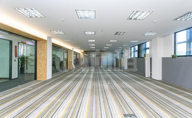 新桥商务中心 165m²办公室 3.6元/m²/天 精品装修