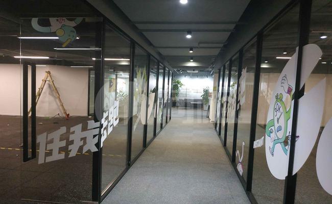 金鹰国际写字楼 580m²办公室 6.48元/m²/天 简单装修