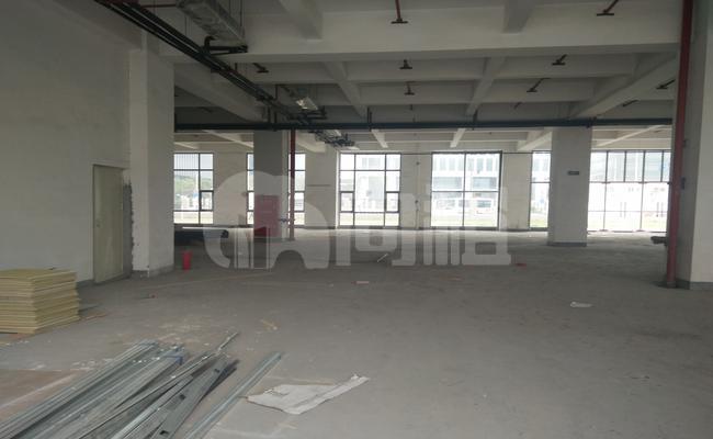 银石科技商务园 1225m²办公室 3.5元/m²/天 中等装修