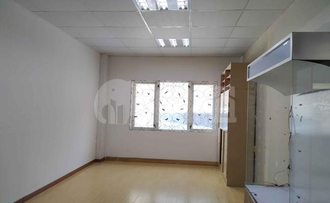 华申大楼 133m²办公室 2.8元/m²/天 中等装修