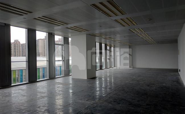 浦东嘉里城写字楼 142m²办公室 6.93元/m²/天 毛坯