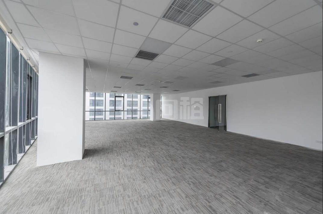 新百安大厦写字楼 195m²办公室 4.5元/m²/天 中等装修