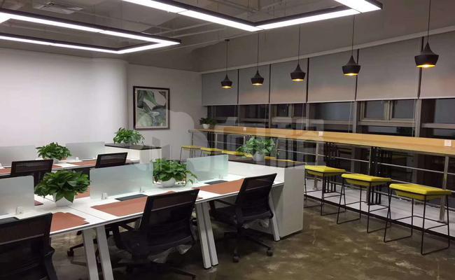新漕河泾大厦 213m²办公室 4元/m²/天 精品装修