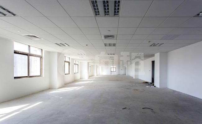 新宝中心 95m²办公室 2.5元/m²/天 中等装修