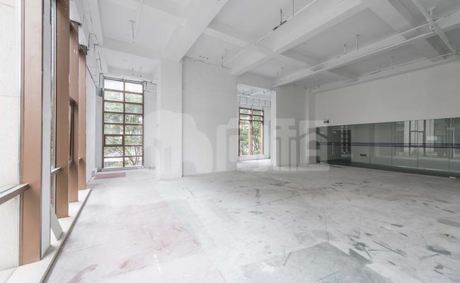 旭辉虹桥国际 218m²办公室 3.8元/m²/天 中等装修