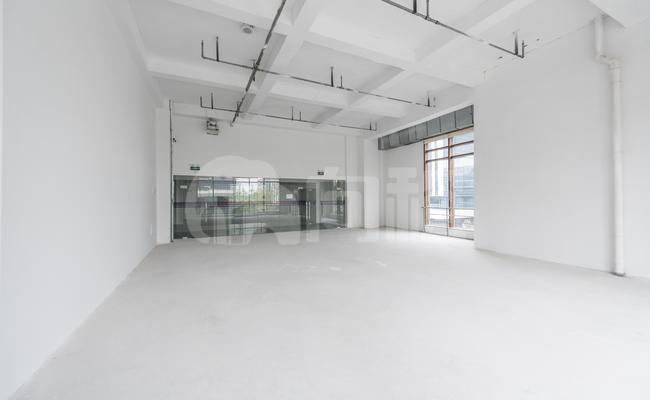 旭辉虹桥国际 152m²办公室 3.8元/m²/天 中等装修