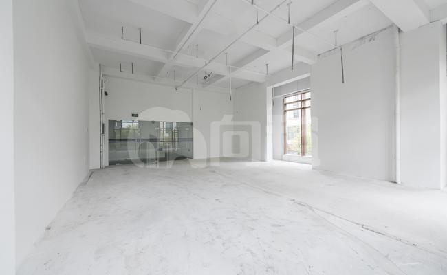 旭辉虹桥国际 160m²办公室 3.8元/m²/天 中等装修