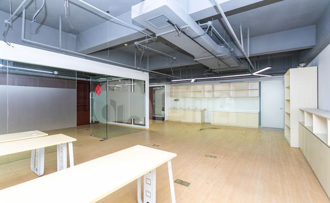 莱茵·虹景中心 130m²办公室 4.3元/m²/天 精品装修