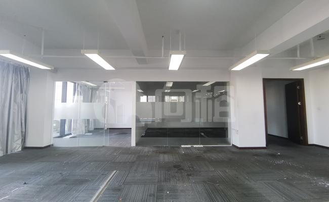 新曹杨科技大厦 221m²办公室 3.3元/m²/天 中等装修