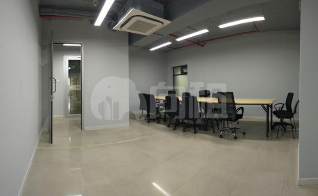 上海望族城 69m²办公室 3.8元/m²/天 中等装修