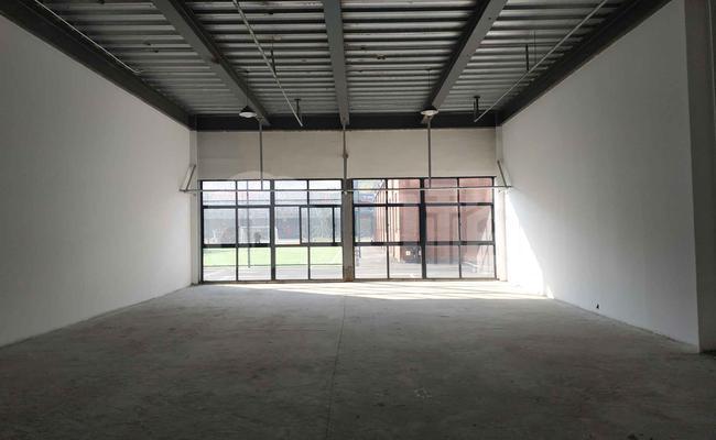 上海乐业loft创意中心 151m²办公室 2.4元/m²/天 中等装修