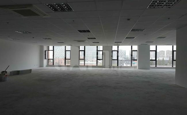 金玉兰广场 185m²办公室 4.3元/m²/天 简单装修