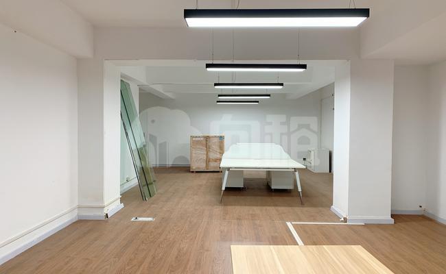 德必柏航创意园 103m²办公室 3.1元/m²/天 中等装修