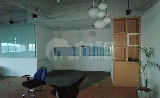 漕河泾国际孵化中心 255m²办公室 3.4元/m²/天 精品装修