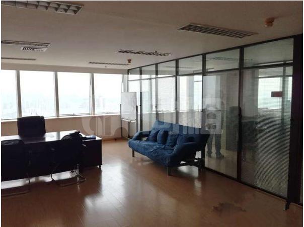 漕河泾国际孵化中心 311m²办公室 3.4元/m²/天 精品装修