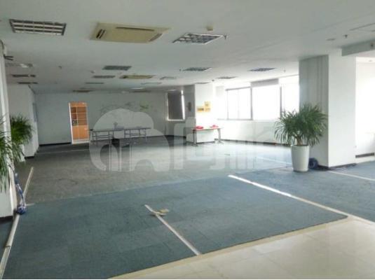 漕河泾国际孵化中心 830m²办公室 3.4元/m²/天 简单装修