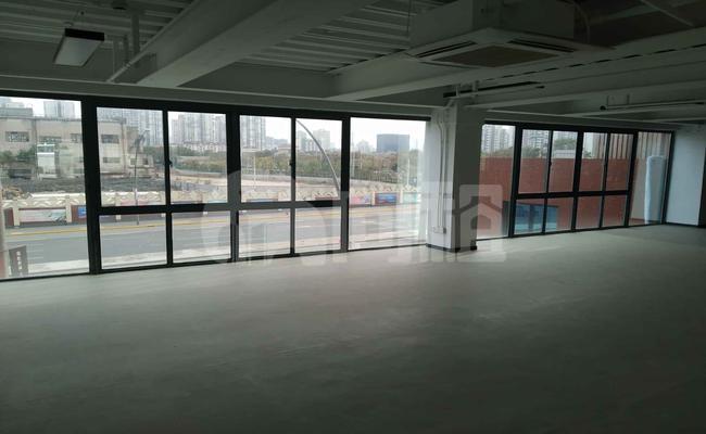 同和凤城巷 2014m²办公室 3.7元/m²/天 中等装修