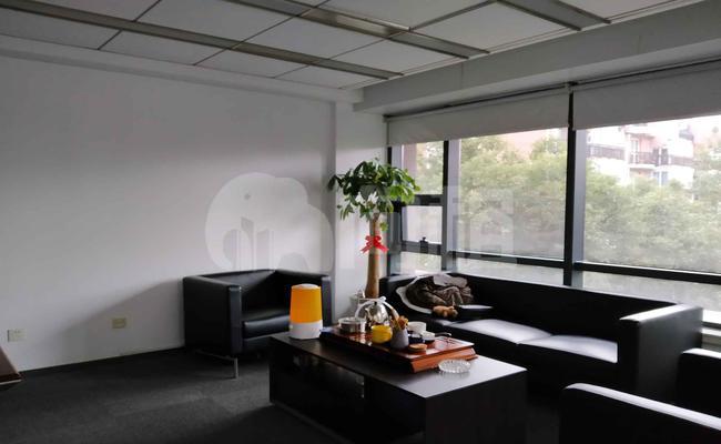 复城国际 110m²办公室 3元/m²/天 精品装修