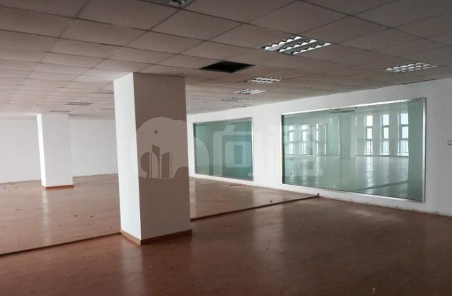 中臻科创园 121m²办公室 2元/m²/天 简单装修