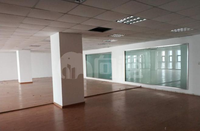 中臻科创园 121m²办公室 2元/m²/天 简单装修