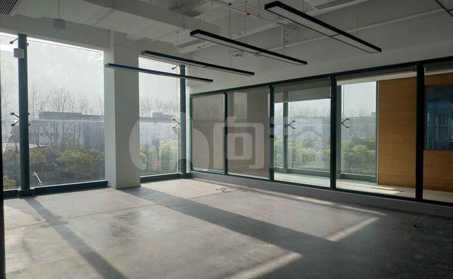 张江路69号 300m²办公室 3.4元/m²/天 简单装修