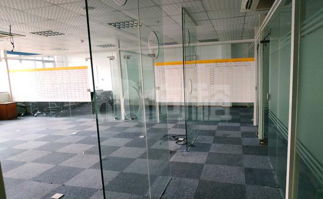 三林金融众创空间 320m²办公室 2.7元/m²/天 中等装修