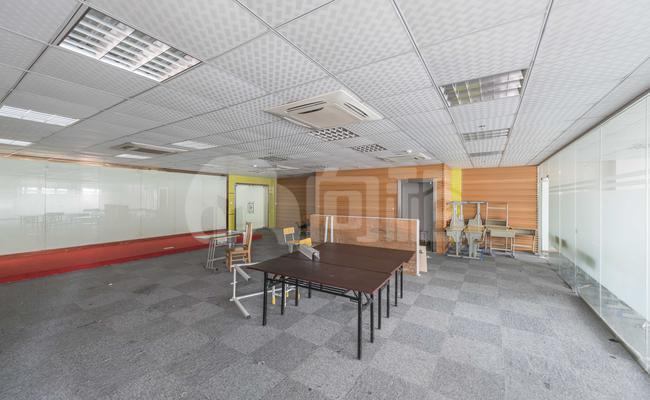 三林金融众创空间 274m²办公室 2.9元/m²/天 中等装修