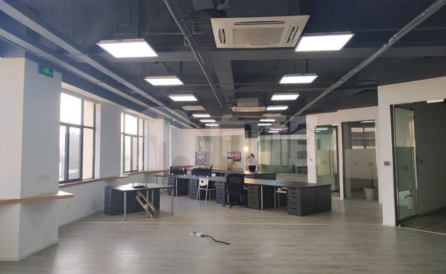 漕河泾开发区智汇园南区 242m²办公室 3元/m²/天 中等装修