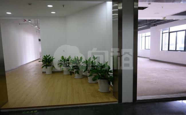 漕河泾开发区智汇园南区 930m²办公室 3.2元/m²/天 中等装修