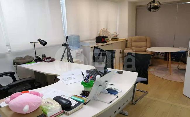 玉嘉大厦 101m²办公室 4元/m²/天 中等装修