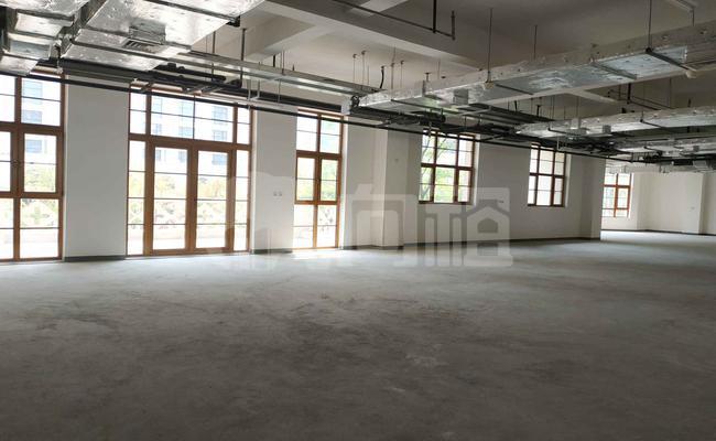 新华联国际中心写字楼 2400m²办公室 5.31元/m²/天 毛坯