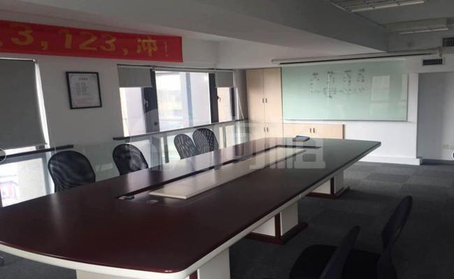 宝华·城立方 400m²办公室 2.5元/m²/天 精品装修