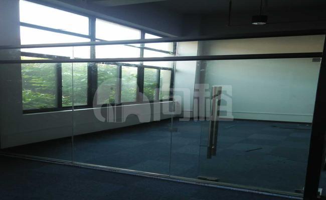 浦江高科技园 169m²办公室 1.7元/m²/天 简单装修