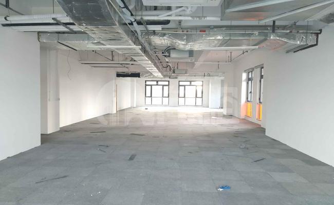 中建幸福空间 370m²办公室 3.5元/m²/天 毛坯