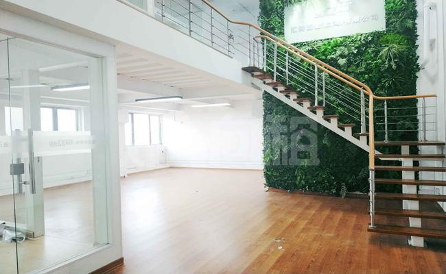 春申创意园 119m²办公室 2.4元/m²/天 精品装修