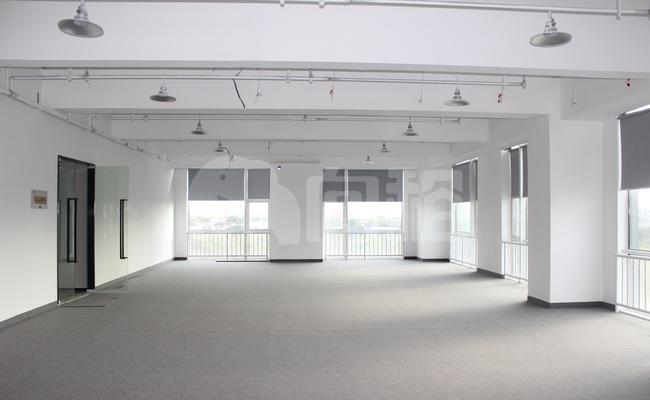 红孩儿创新园 135m²办公室 1.7元/m²/天 毛坯