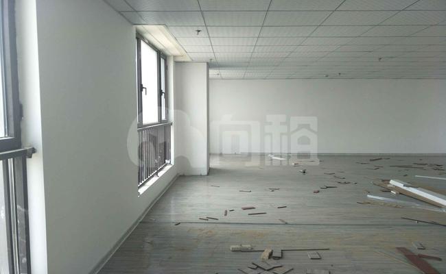 绿地远香湖1号 138m²办公室 1.4元/m²/天 中等装修