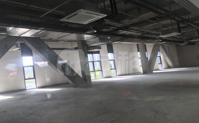 汇博中心 858m²办公室 4.1元/m²/天 毛坯