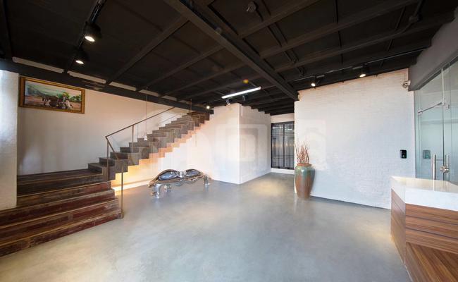 世博会博物馆 40m²办公室 3.9元/m²/天 简单装修