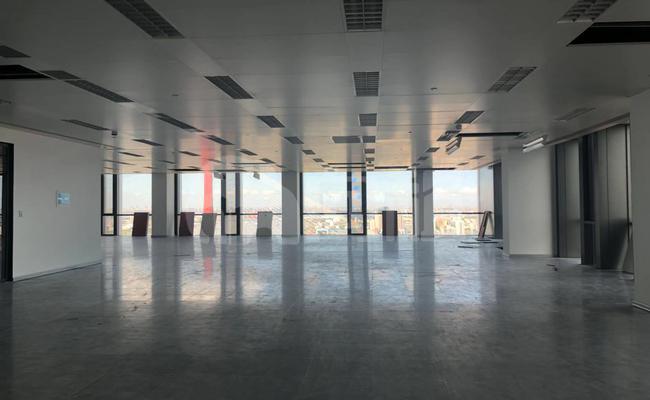 陆家嘴滨江中心写字楼 300m²办公室 6.12元/m²/天 中等装修