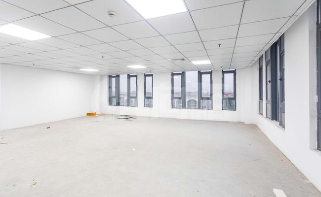莘庄智慧园 121m²办公室 3.3元/m²/天 中等装修