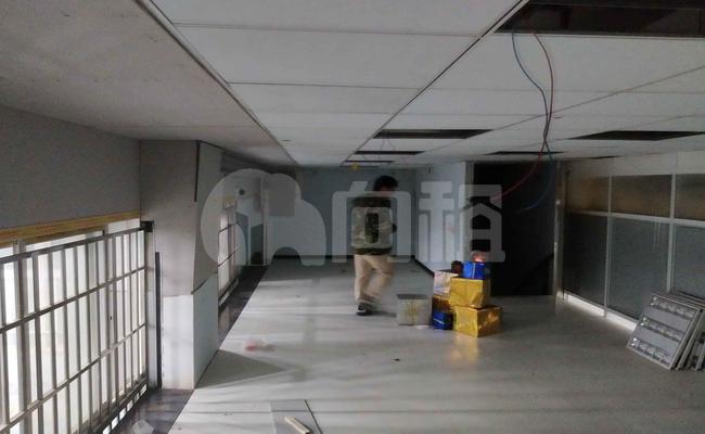 中亚商务中心 50m²办公室 2.2元/m²/天 简单装修