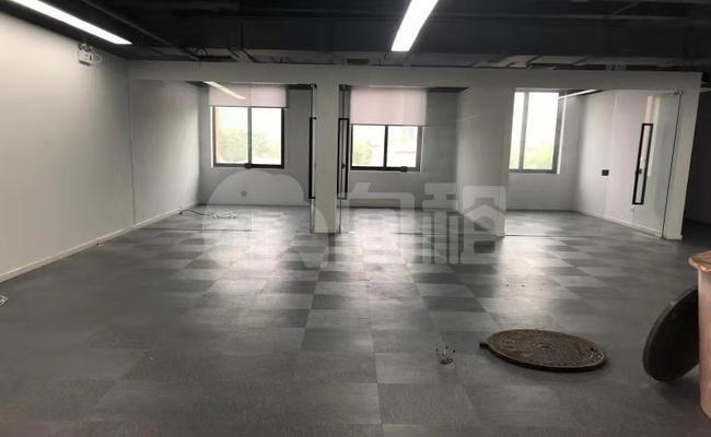 腾飞科技楼 302m²办公室 4.3元/m²/天 简单装修