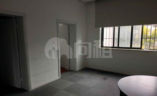 东上海创客中心 110m²办公室 2.9元/m²/天 中等装修